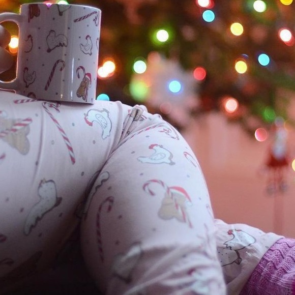 Bella+Canvas Fluffylayers Gingerbread Pajama Set. Size Small. - Picture 14 of 14